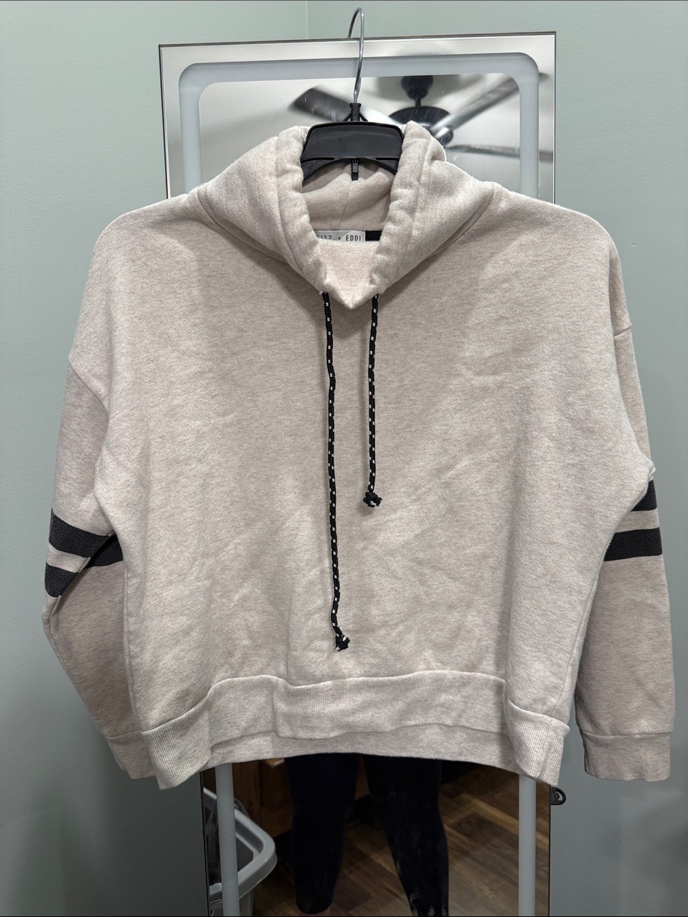 Women's sweatshirt